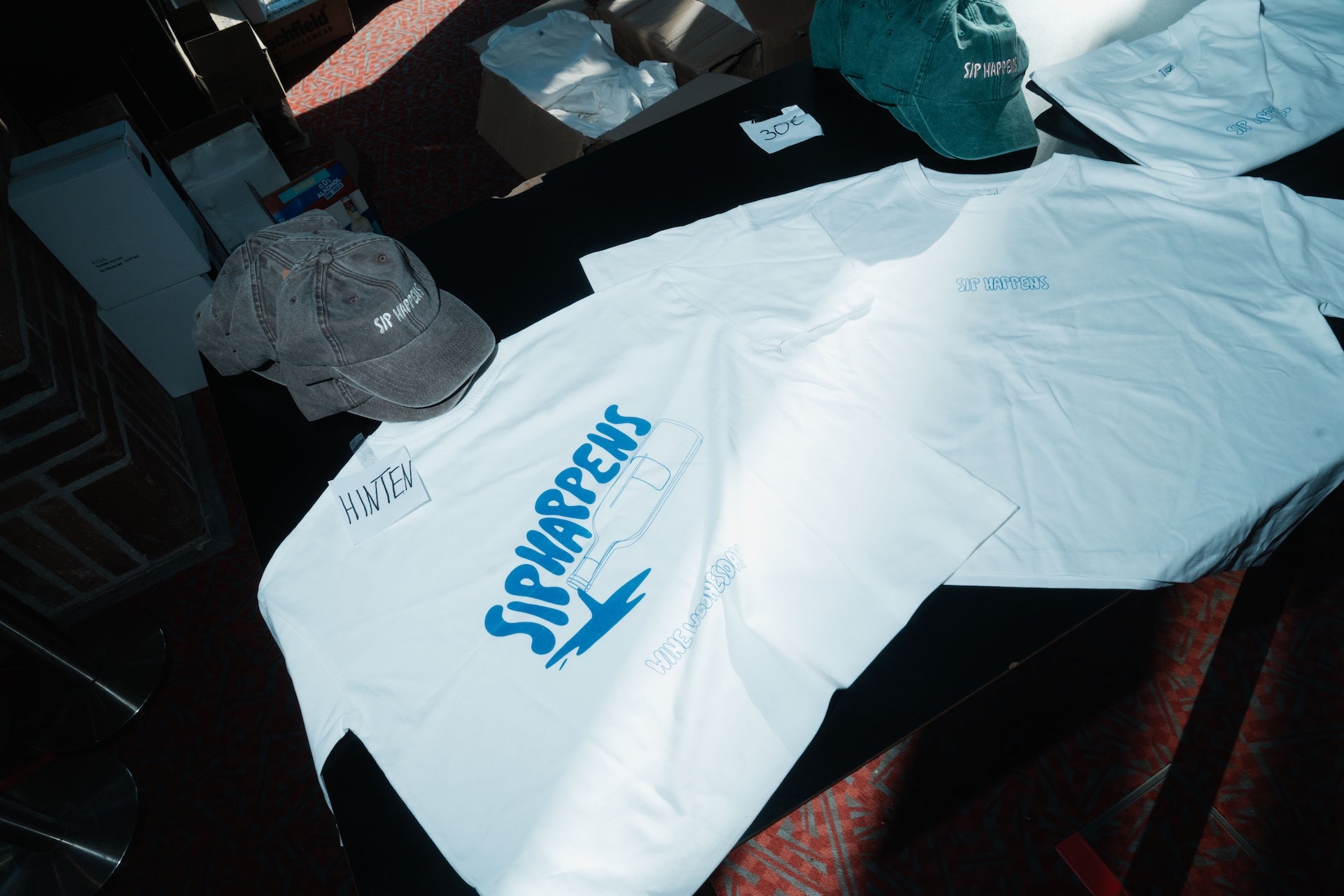 T-Shirt "Sip Happens"