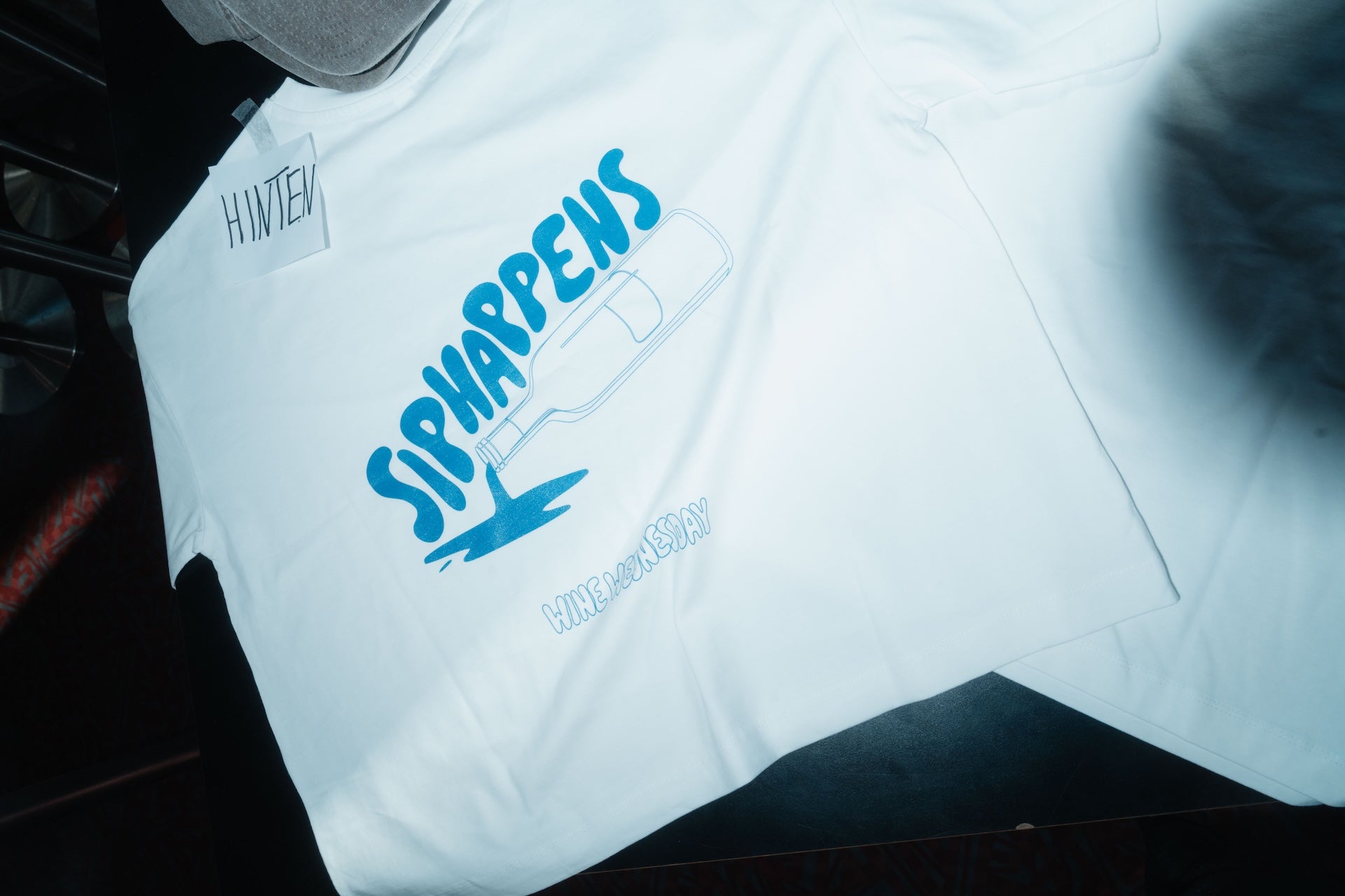 T-Shirt "Sip Happens"