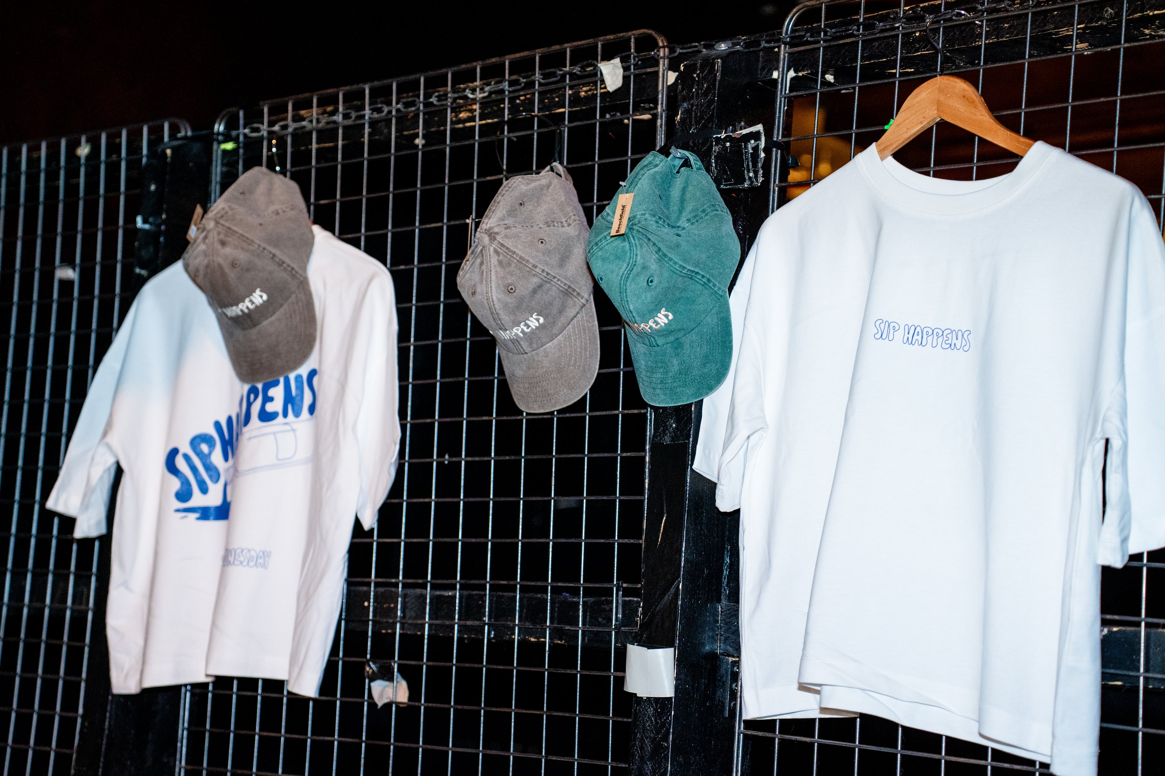 T-Shirt "Sip Happens"